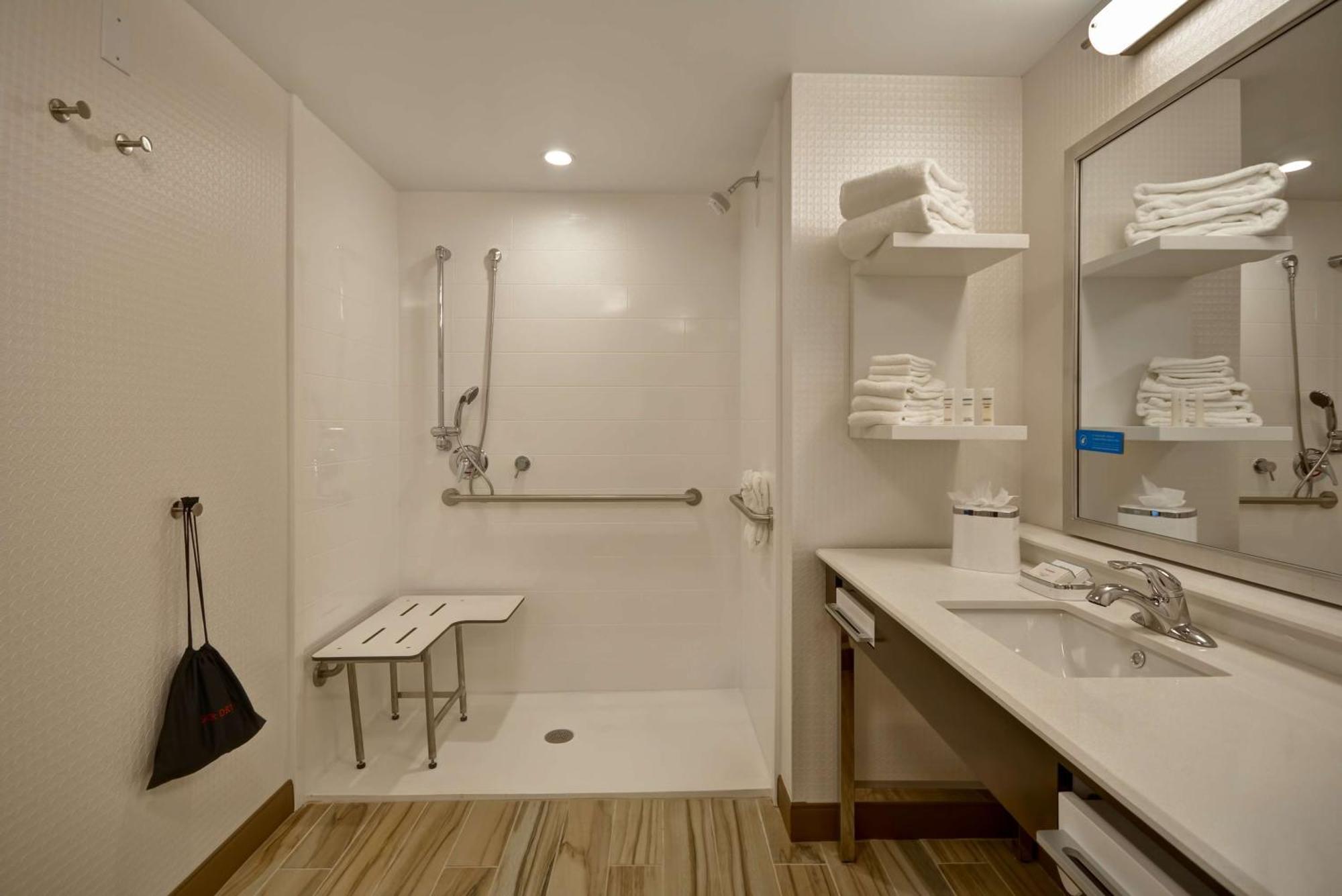Hampton Inn & Suites Detroit/Warren Zewnętrze zdjęcie