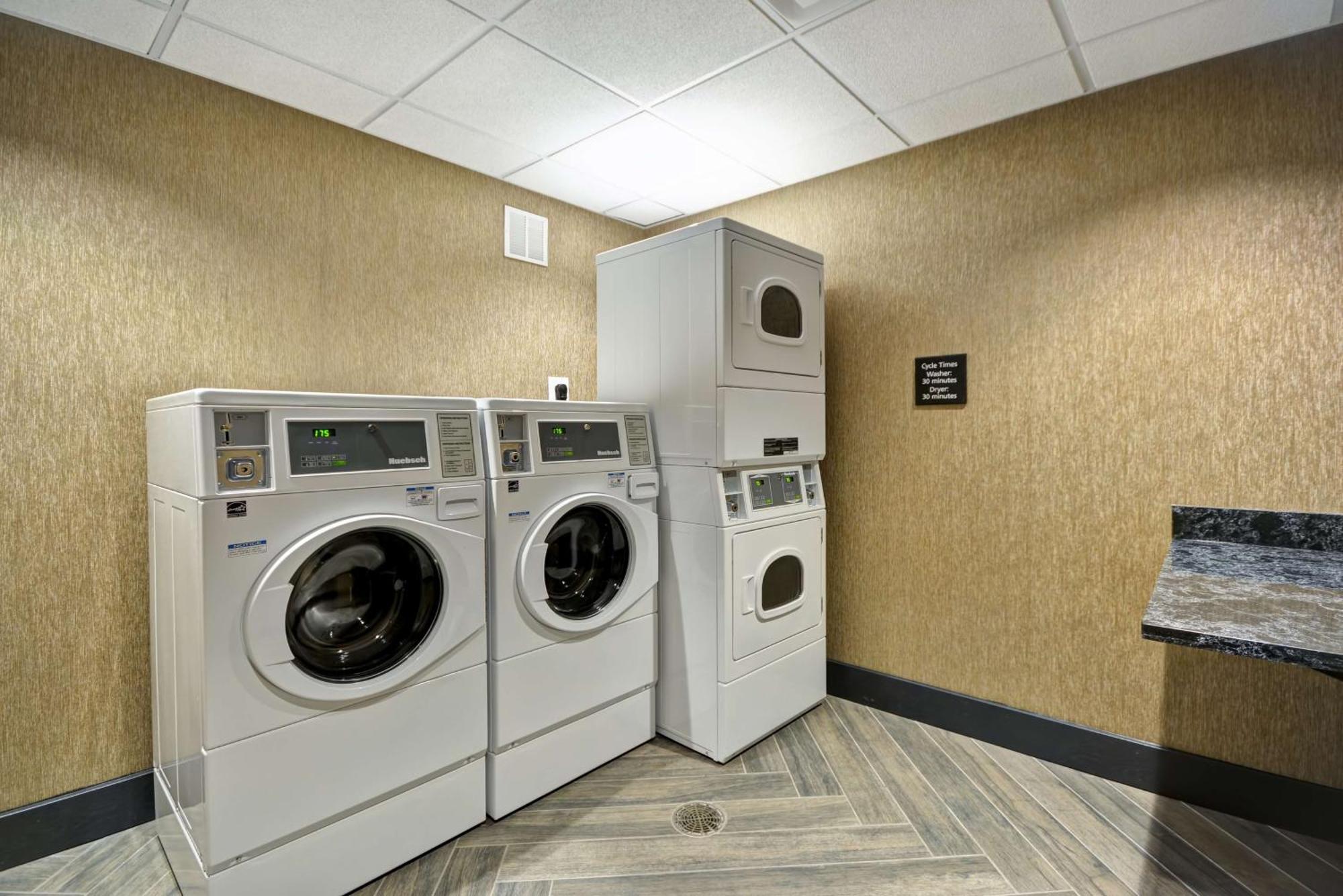 Hampton Inn & Suites Detroit/Warren Zewnętrze zdjęcie